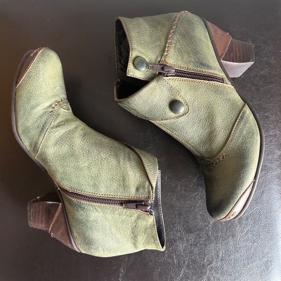 Everybody by AZ. moda Green Leather Victorian Style Ankle Boots - Picture 5 of 11